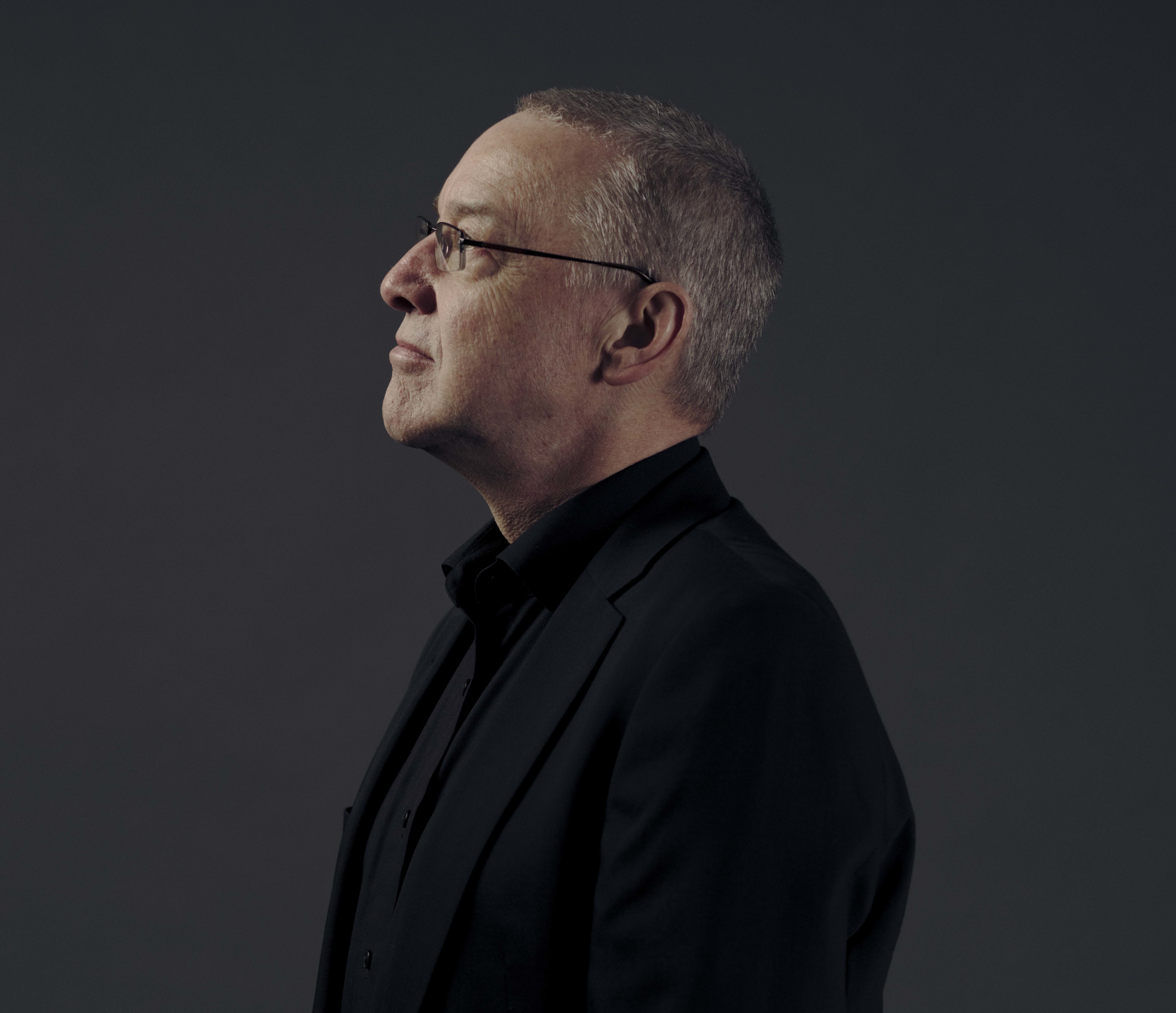 Portrait of Professor Thomas A. Vilgis, professor of theoretical physics and specialist in molecular gastronomy