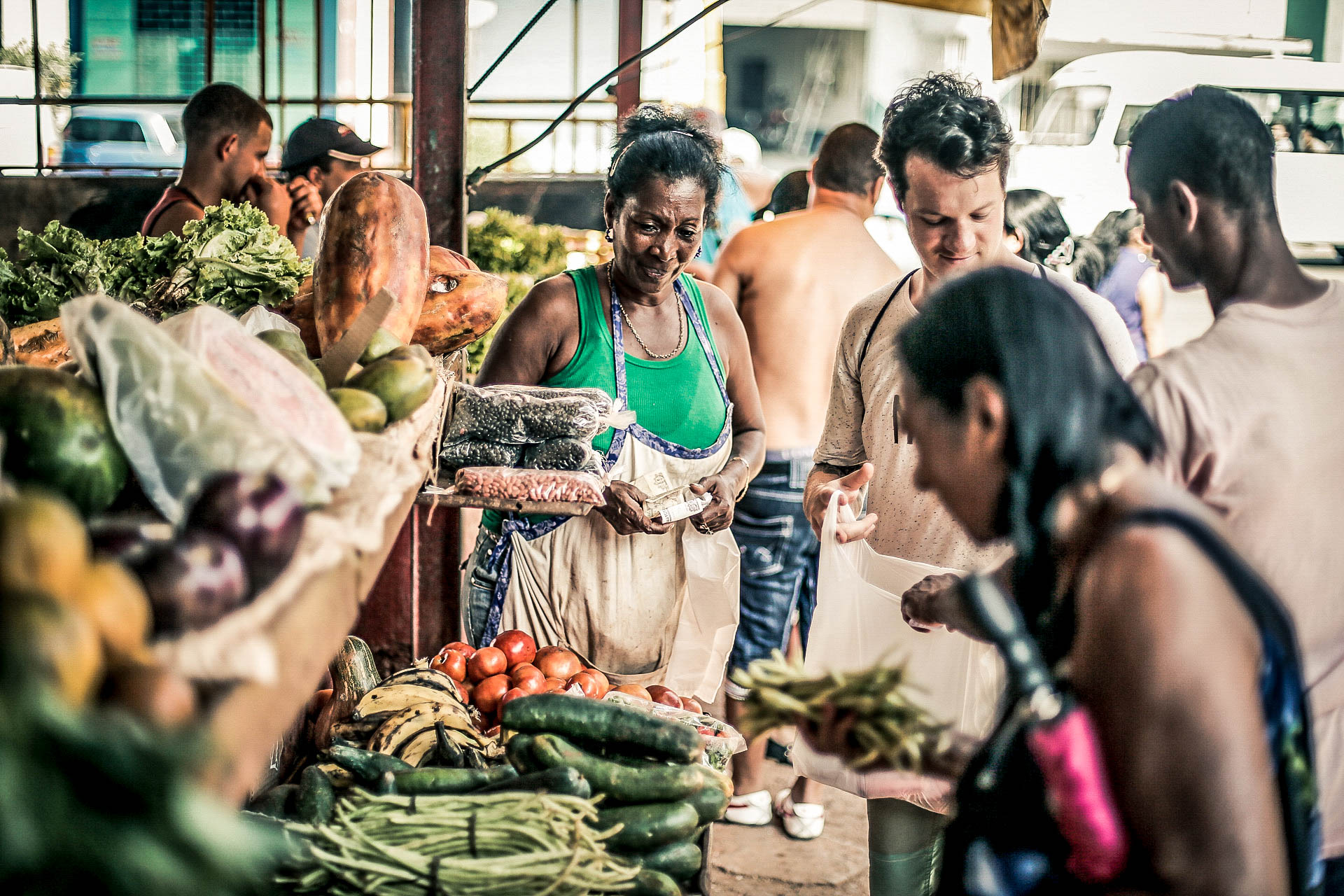 Markt in Südamerika - die exotischen Kräuter bauen die Jungs von Salt&Silver regional in Deutschland an