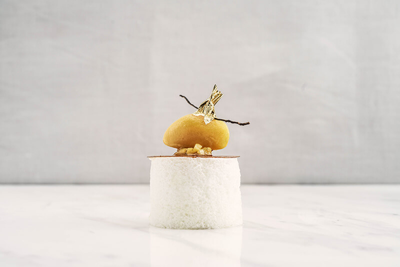 Puristische Dessertkreation von Julien Royer