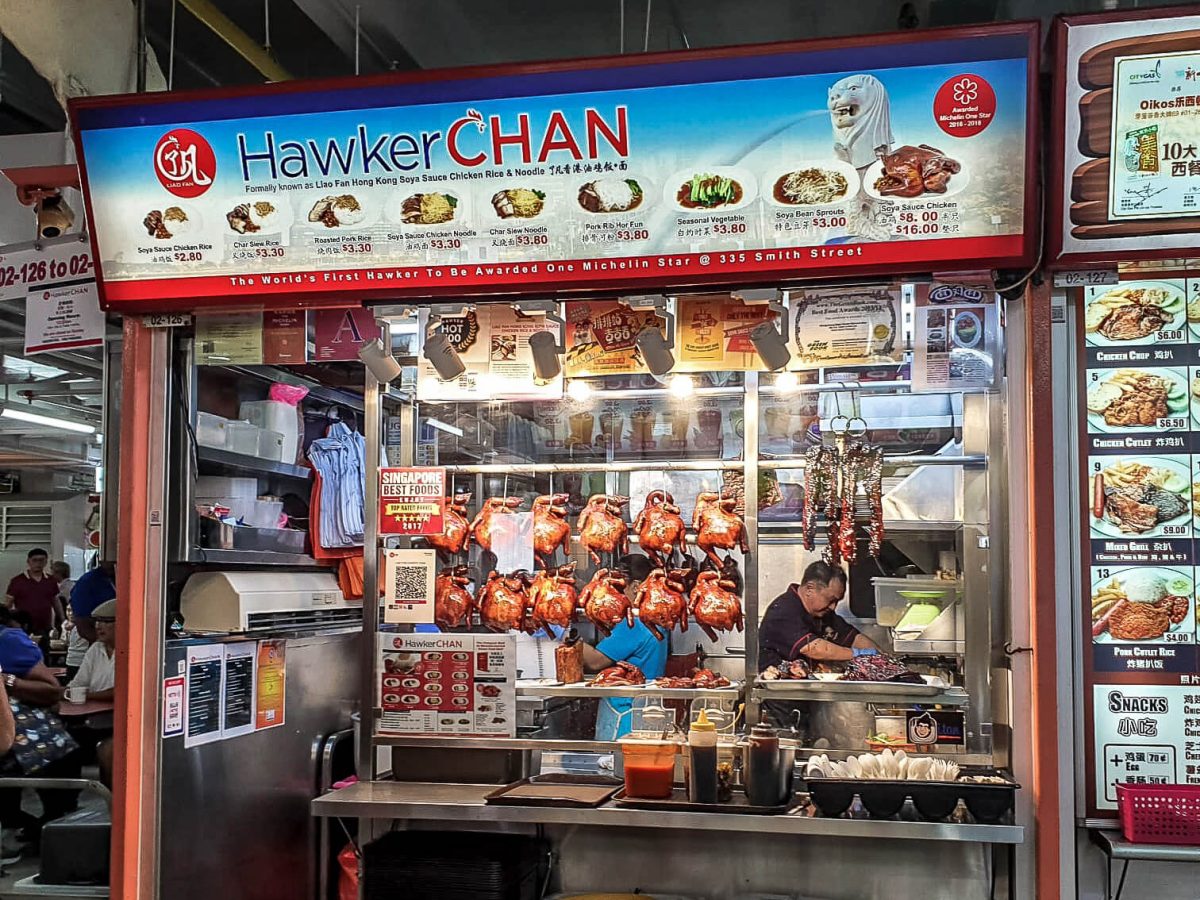 Außenansicht des mit Michelin Stern ausgezeichnetem Straßenverkauf von Hawker Chan.