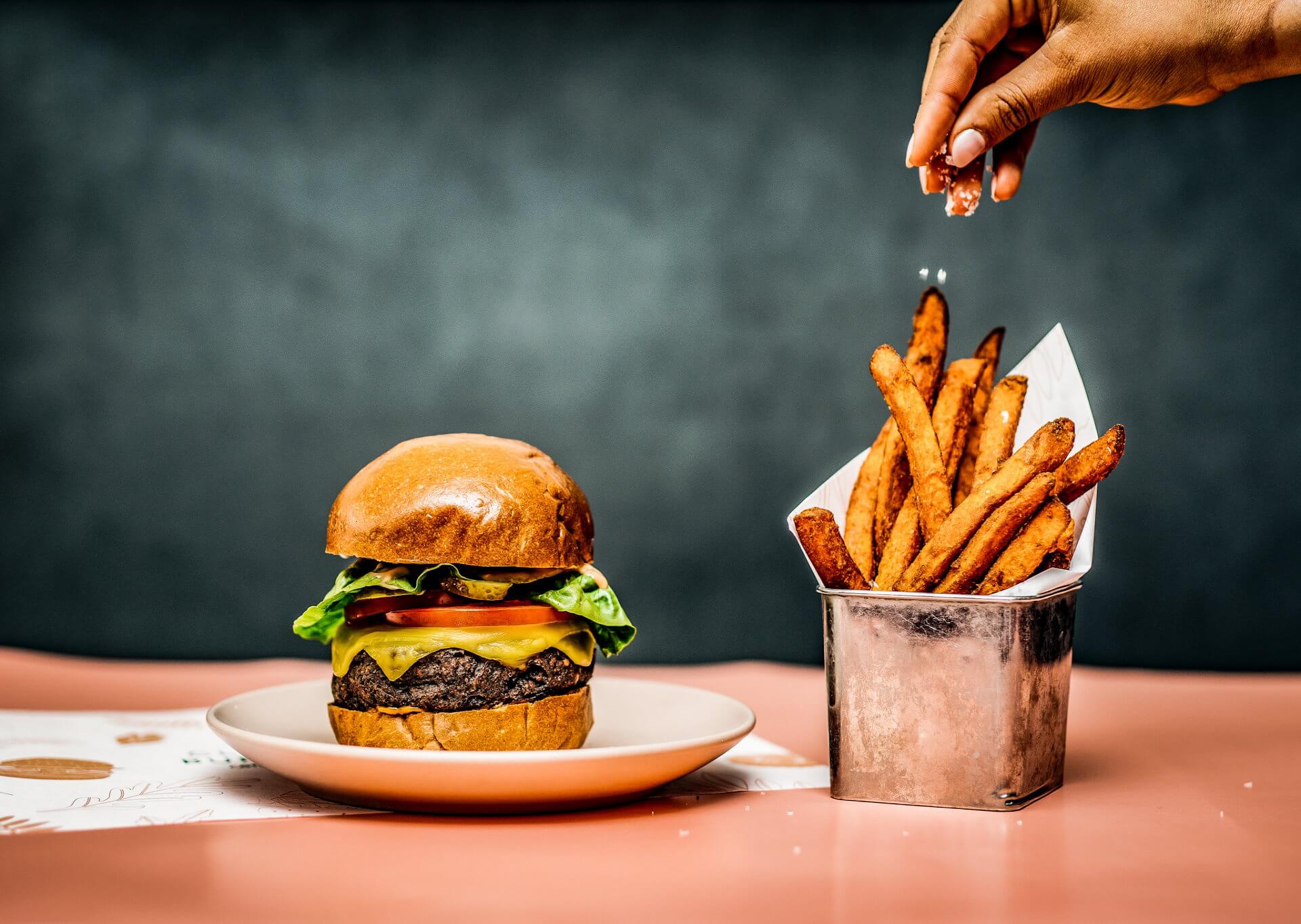 Vegan burger and pommes by Clean Kitchen Club creating culinary experience also on social media