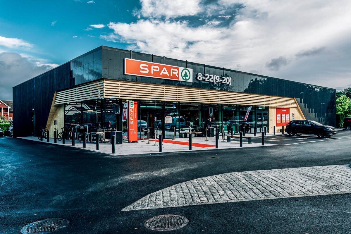 Spar Supermarkt, Anbieter von Essen und Kaffee zum Mitnehmen.