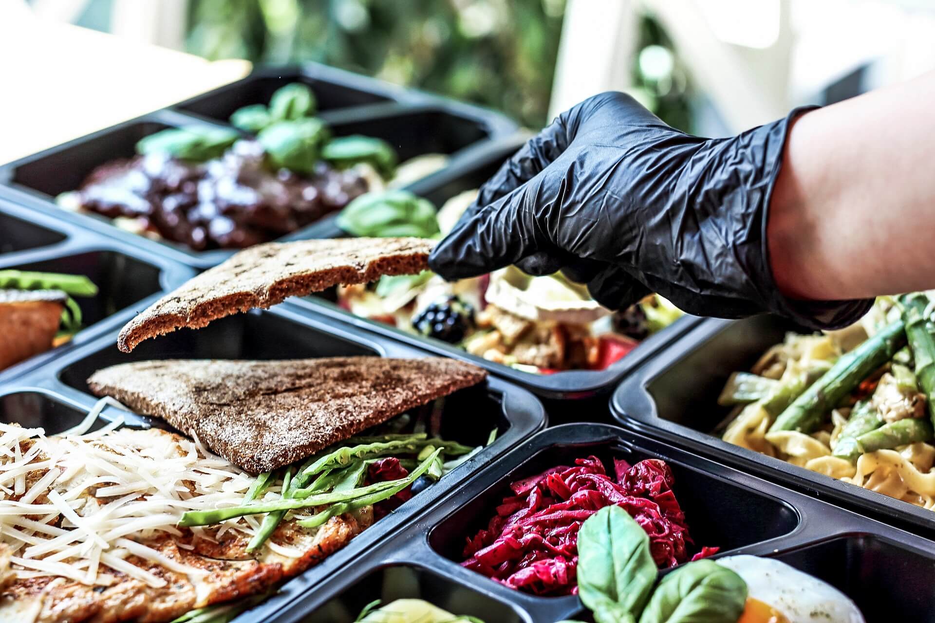 Food-to-go --> Tackling to-go containers is part of culinary predictions 2023