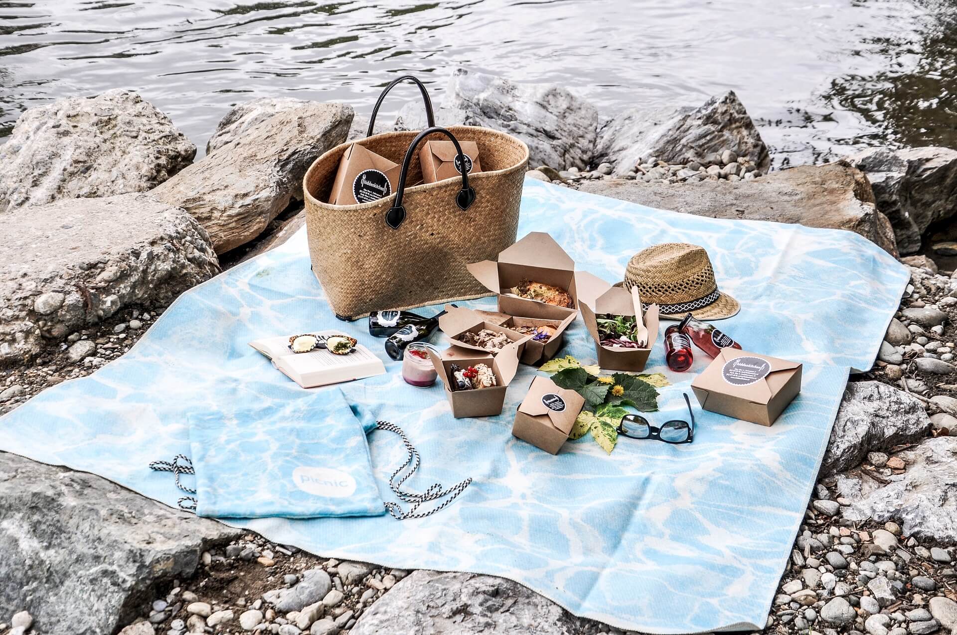 Where can I buy a fully packaged picnic basket?