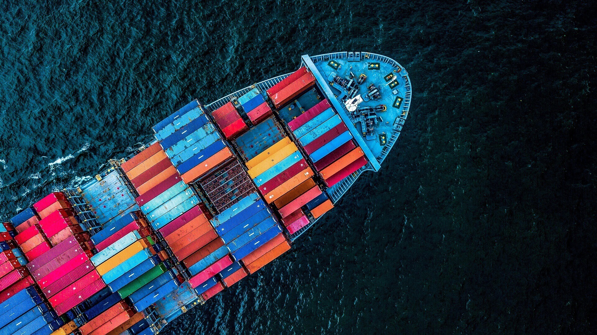 Personalmangel verhindert die Verschiffung der Waren per Containerschiff und damit die Aufrechterhaltung der Lieferketten