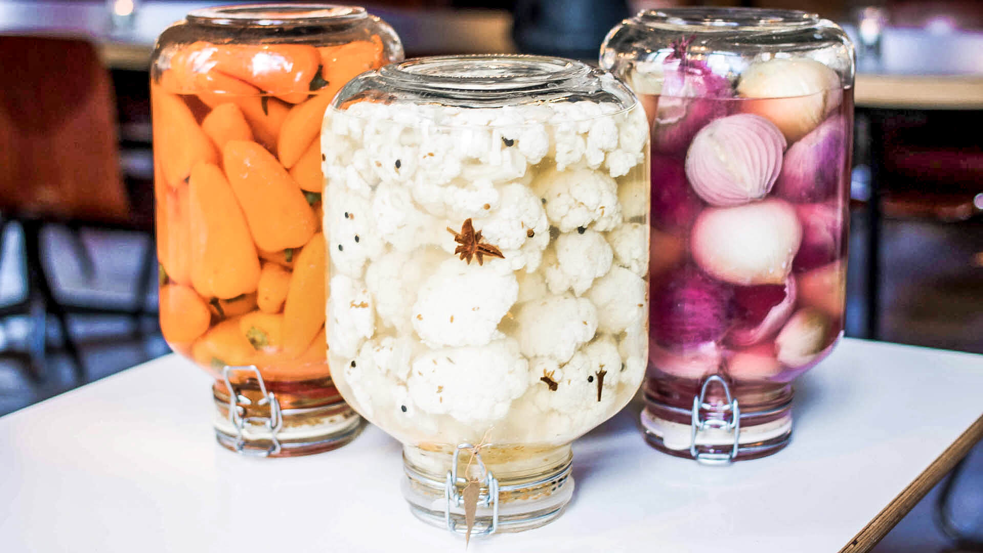 Rohstoffe haltbar machen durch Fermentation - ein wichtiger Beitrag um Lebensmittelverschwendung zu verringern. 