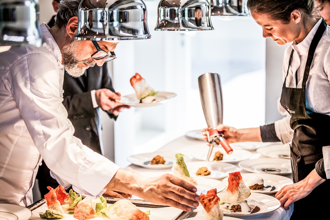 Jessica Rosval prepares dishes together with her mentor Massimo Bottura.