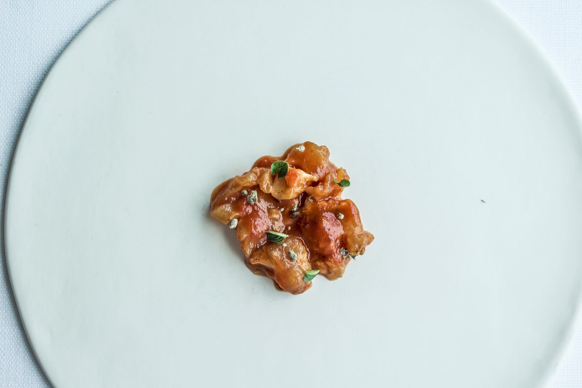 Beef nervetti with tomato, marjoram and oregano