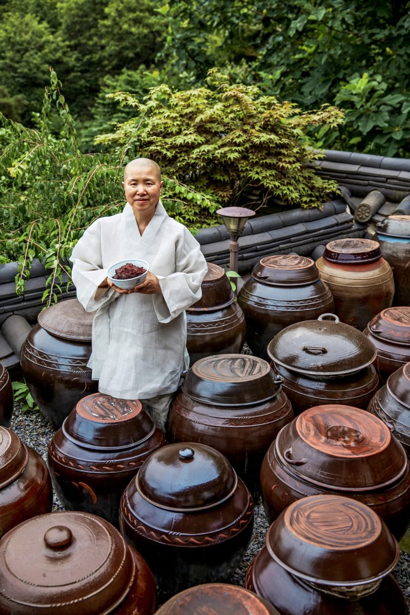 Seonjae ist eine buddhistische Nonne aus Südkorea mit den Feinheiten der koreanischen Küche.