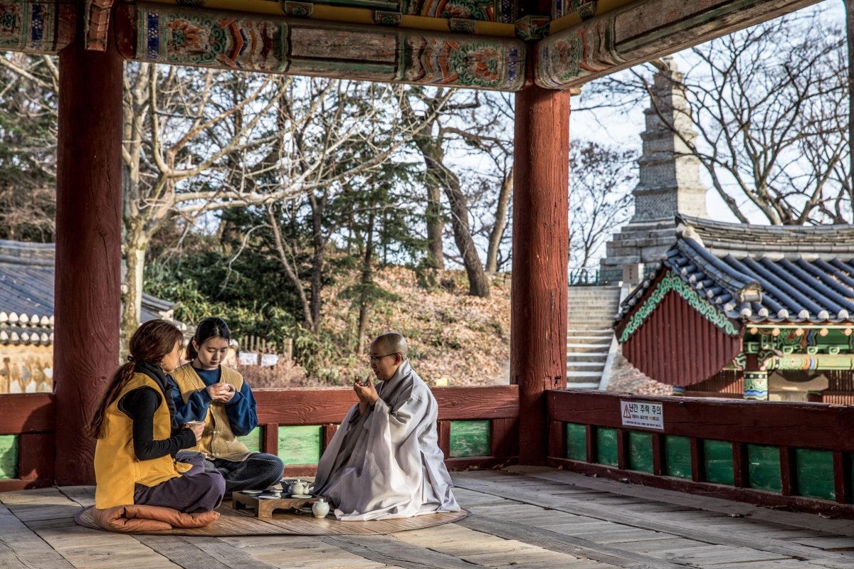 Koreanische Mönche beim Beten