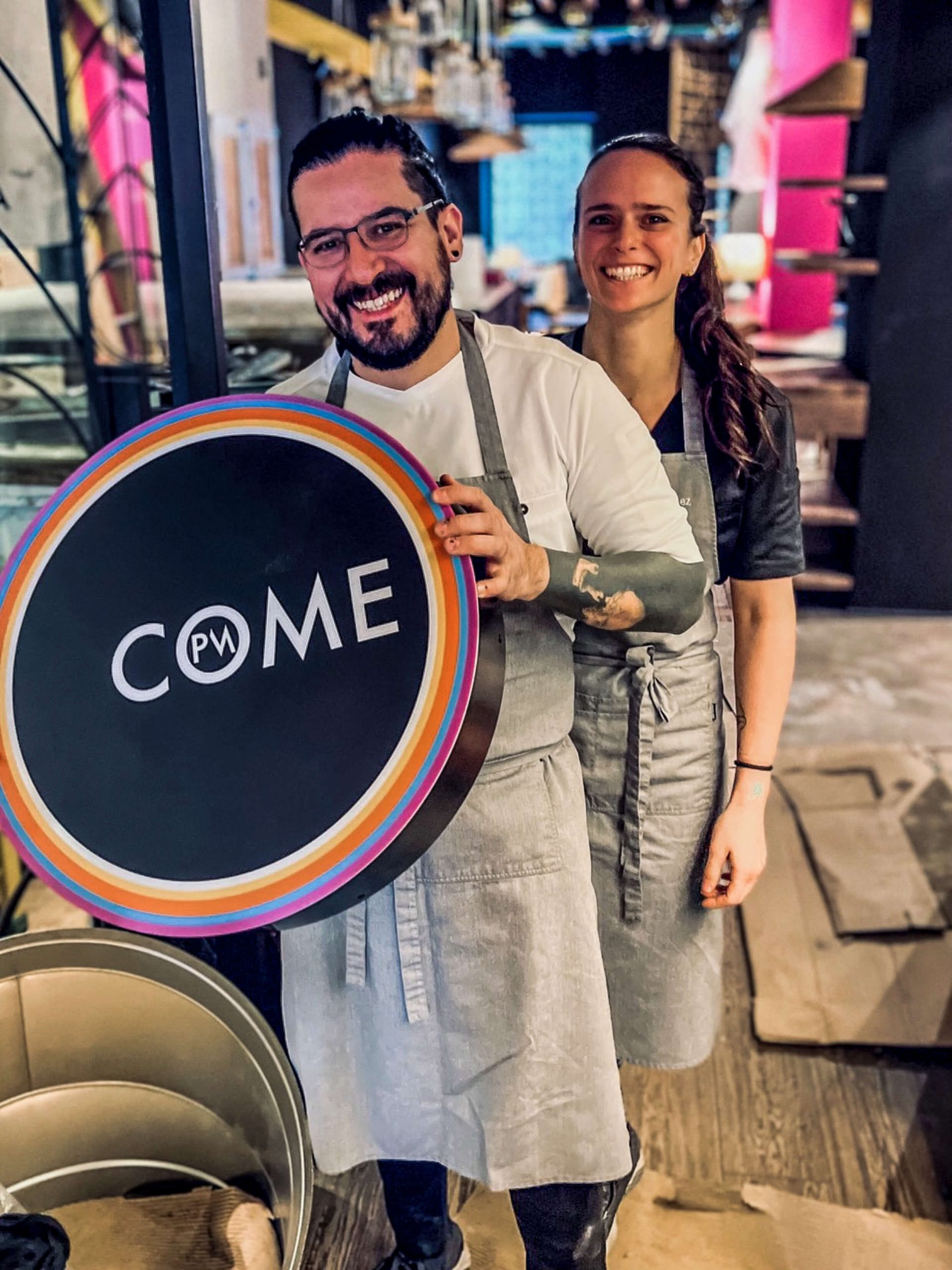 Paco Méndez with his wife in his new restaurant "Come"
