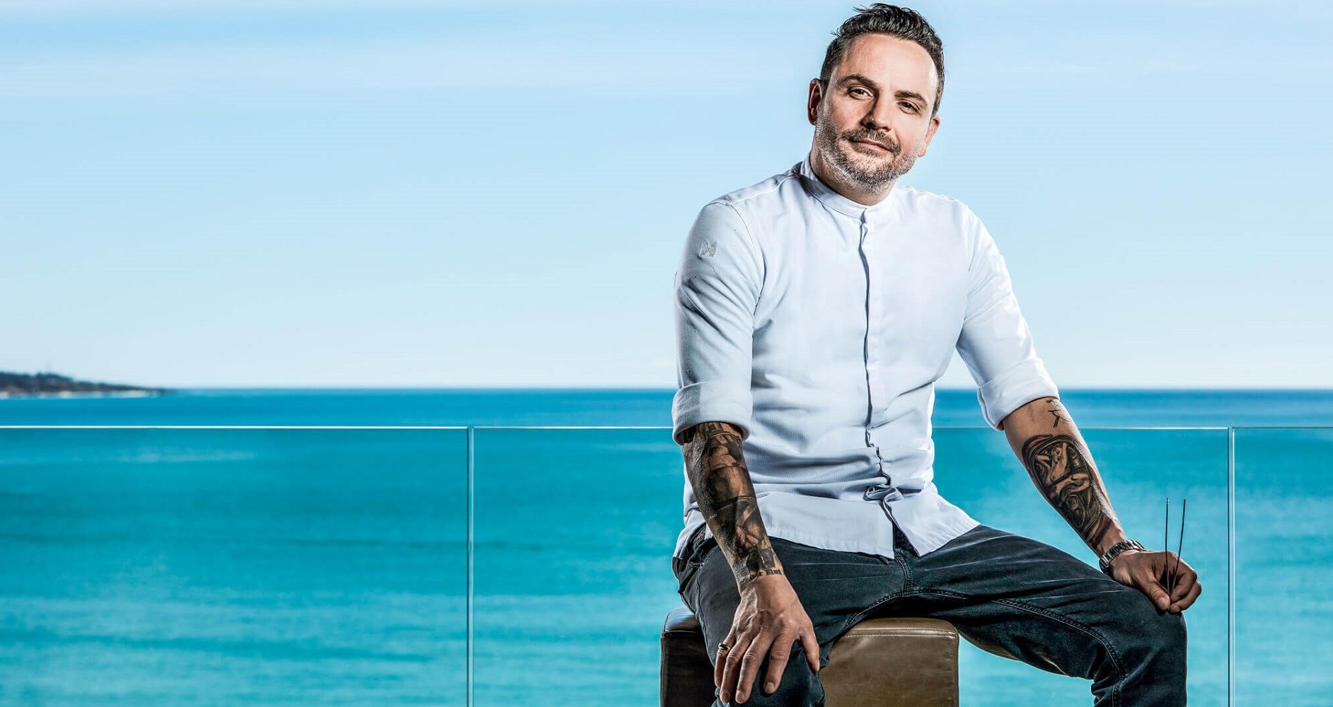 Hans Neuner in front of a panorama view of the ocean