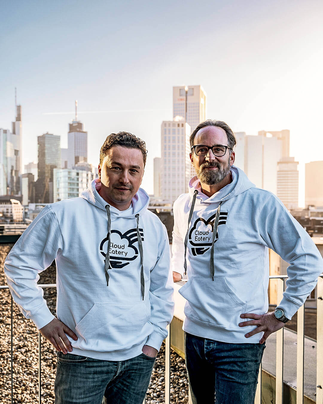 The founders of Cloud Eatery Remo Gianfrancesco and Matthias Schneider above the roofs of Frankfurt 