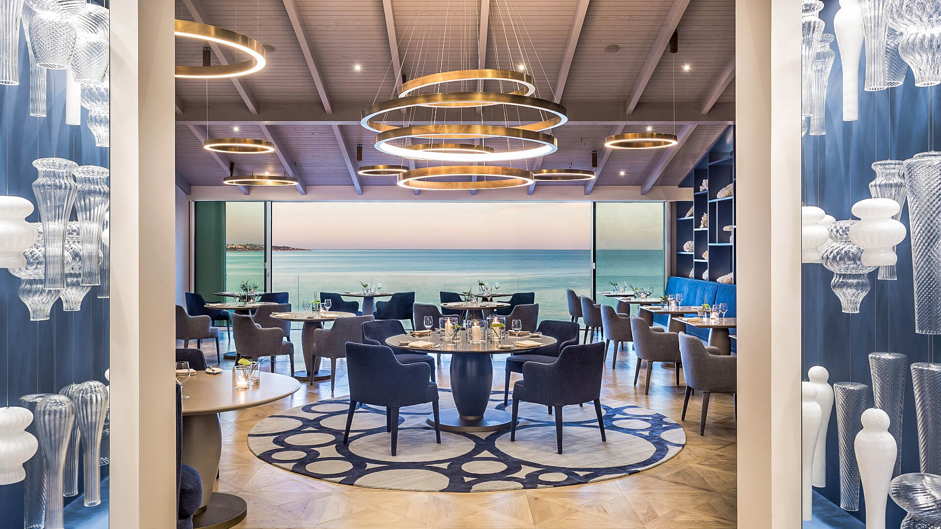 With its panoramic view over the Atlantic Ocean, the Ocean Restaurant is also an absolute visual highlight.