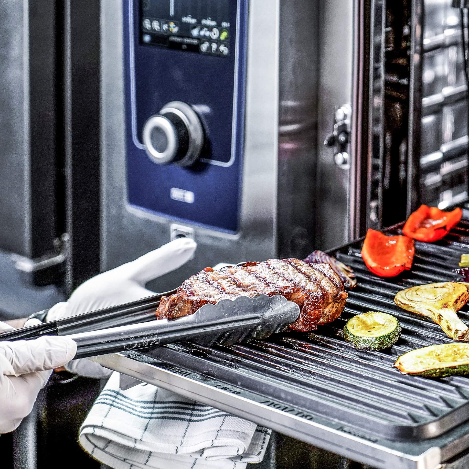 Hochwertiges Steak mit Gemüse aus dem iCombi