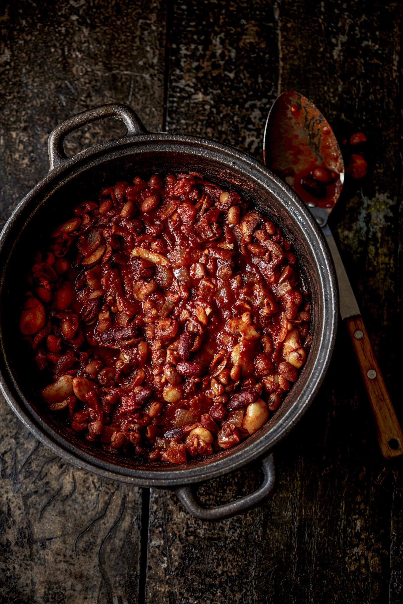 vegan pot with onions, tomatos and beans