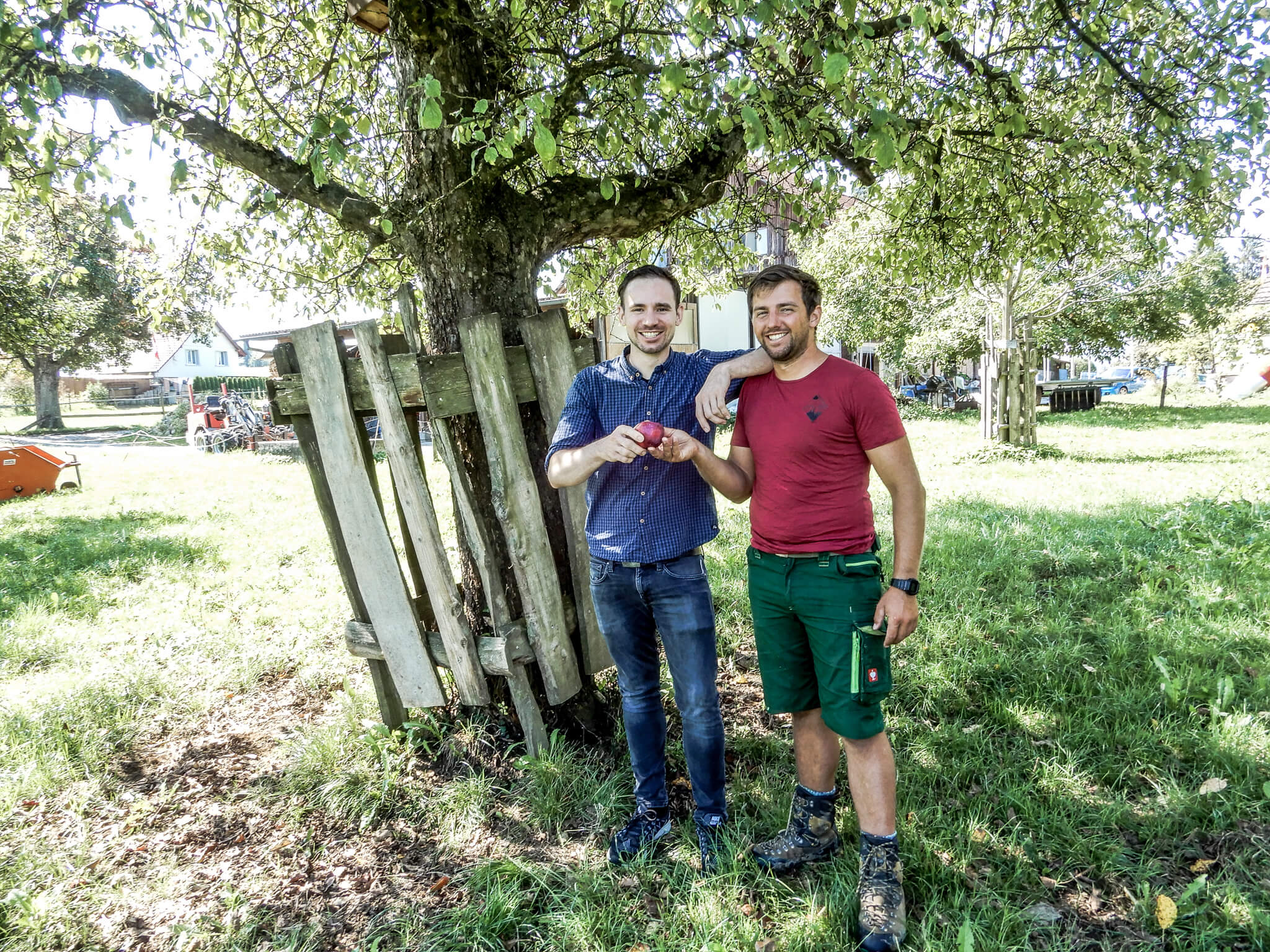 The Nessensohn brothers are a well-coordinated team: Adrian is at the stove - and Kay manages the farm 