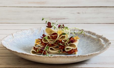 Tillthemsida: Pasta Kreation mit kleinen Blüten von Tora Olsson