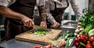 Training in der Gastronomie: Warum es unverzichtbar ist und wie es sich in der Wintersaison integrieren lässt