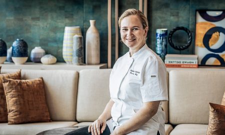 Nadine Wächter-Moreno in der Lobby des Andaz Hotels