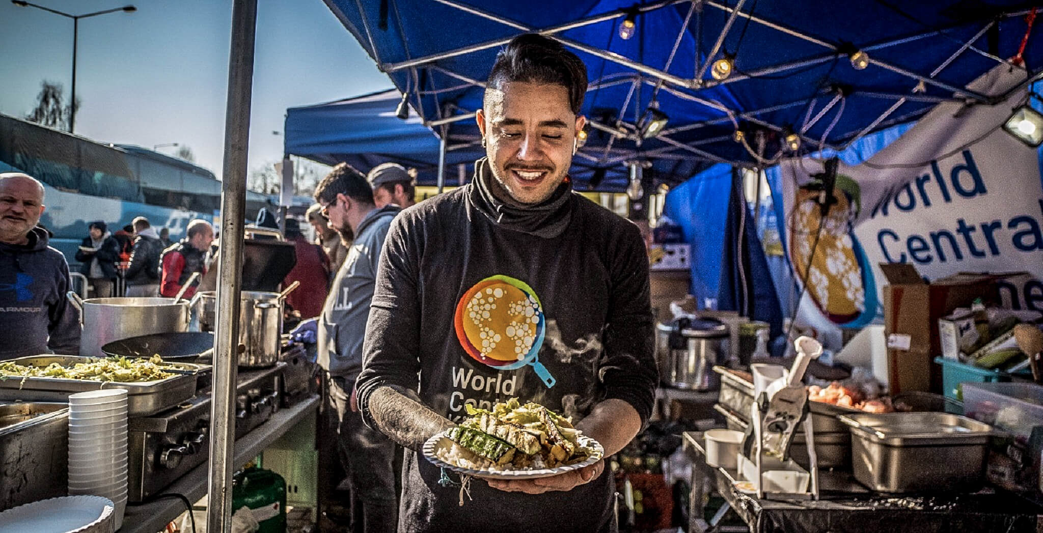 World Central Kitchen versorgt Menschen mit Essen in Krisengebieten und nutzt zur Kommunikation seine Stellung als LinkedIn Influencer