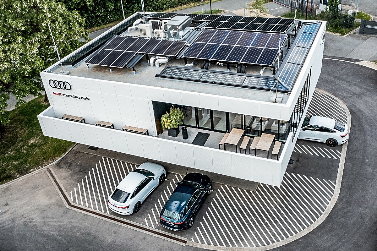 Der Charging Hub in Nürnberg von Audi - hier werdendie E-Tankstelle mit temporären Arbeitsplatz und Gastronomie vereint 