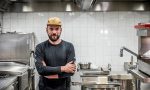 Philipp Schmöller in der Küche seines Berggasthofs Dreisessel
