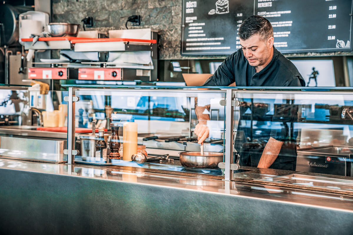 Claudio Kalbermatten cocina en uno de los restaurantes más solitarios del mundo