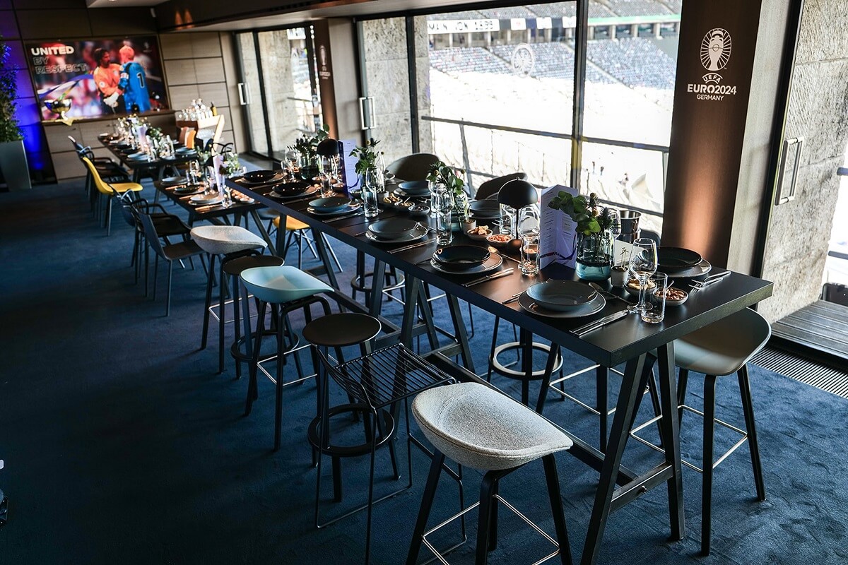 Uefa Euro lounge, gedeckter Tisch im Fußballstadion